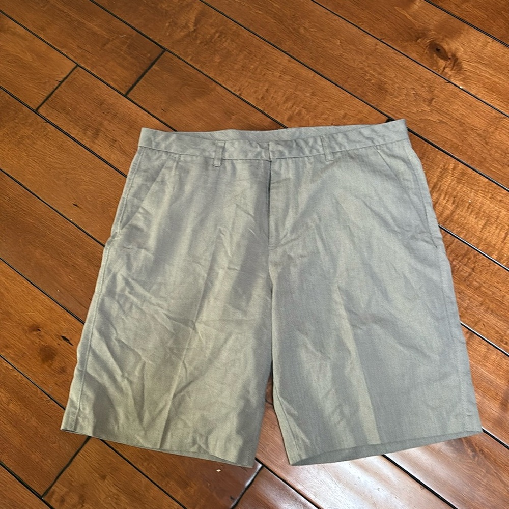 Ashworth men’s golf shorts, gray size 38 flat front excellent condition